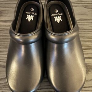 NEW! Anywear Guardian Angel Step Slip Resistant - 1175